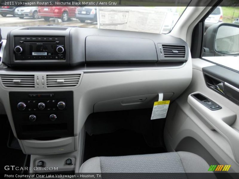 Nocturne Black Metallic / Aero Gray 2011 Volkswagen Routan S