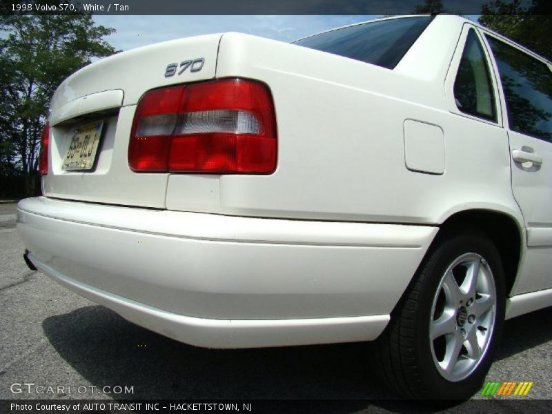 White / Tan 1998 Volvo S70