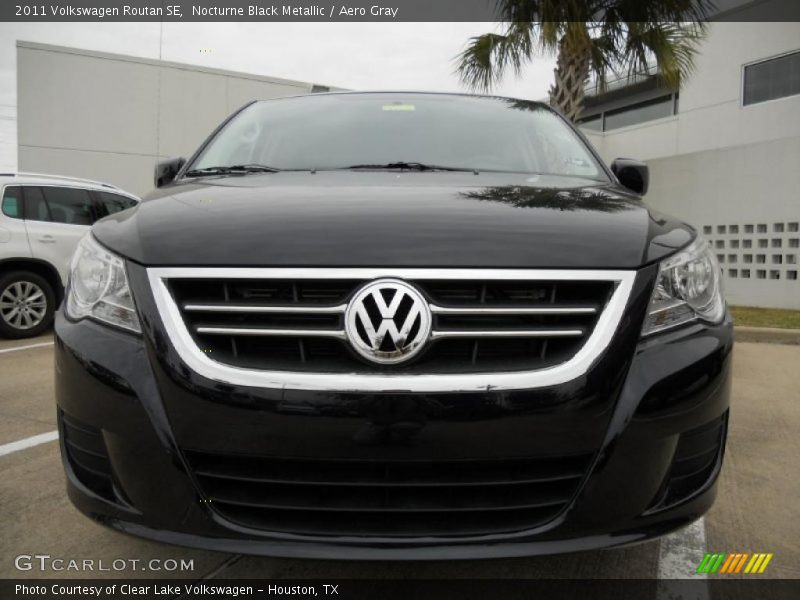 Nocturne Black Metallic / Aero Gray 2011 Volkswagen Routan SE