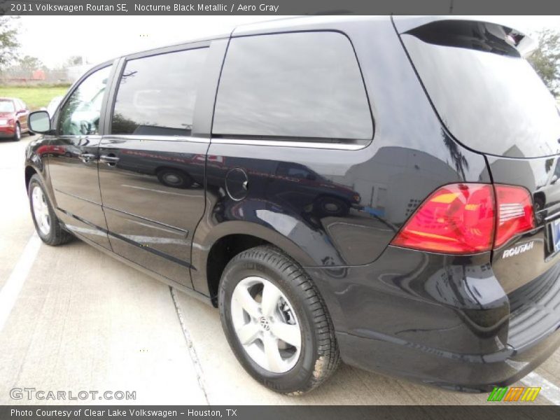 Nocturne Black Metallic / Aero Gray 2011 Volkswagen Routan SE
