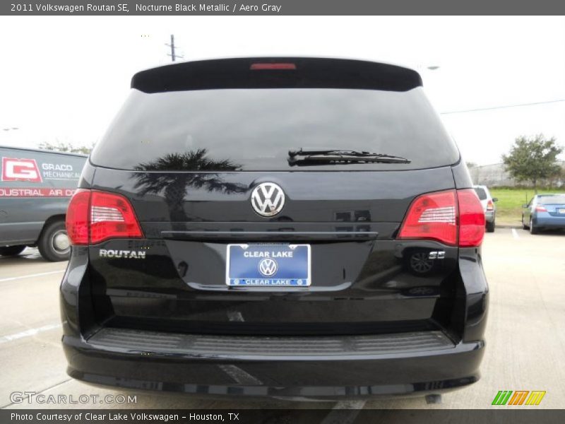 Nocturne Black Metallic / Aero Gray 2011 Volkswagen Routan SE