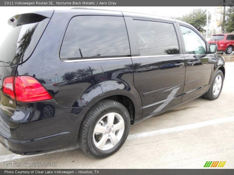 Nocturne Black Metallic / Aero Gray 2011 Volkswagen Routan SE