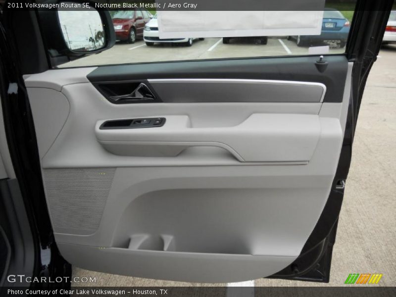 Nocturne Black Metallic / Aero Gray 2011 Volkswagen Routan SE