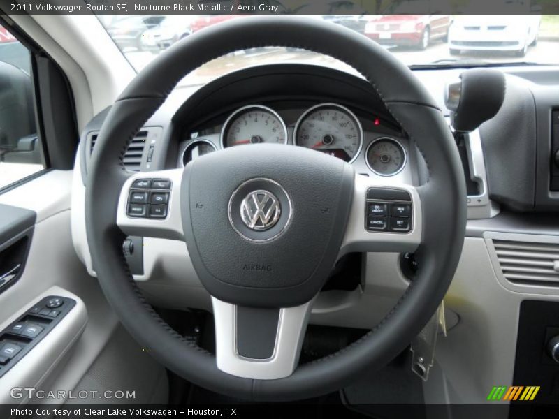 Nocturne Black Metallic / Aero Gray 2011 Volkswagen Routan SE