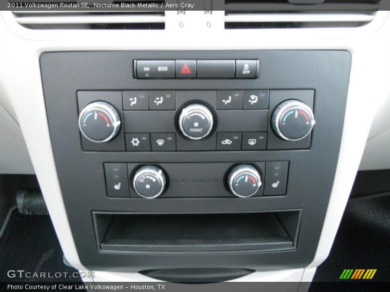 Nocturne Black Metallic / Aero Gray 2011 Volkswagen Routan SE