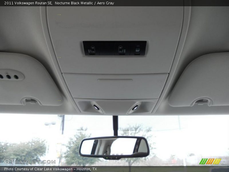 Nocturne Black Metallic / Aero Gray 2011 Volkswagen Routan SE