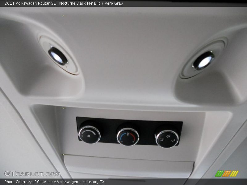 Nocturne Black Metallic / Aero Gray 2011 Volkswagen Routan SE