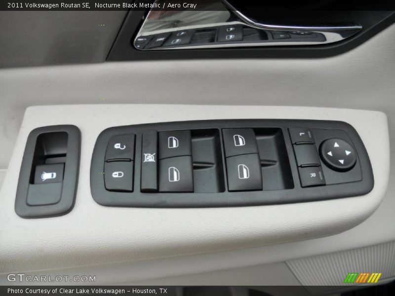 Nocturne Black Metallic / Aero Gray 2011 Volkswagen Routan SE