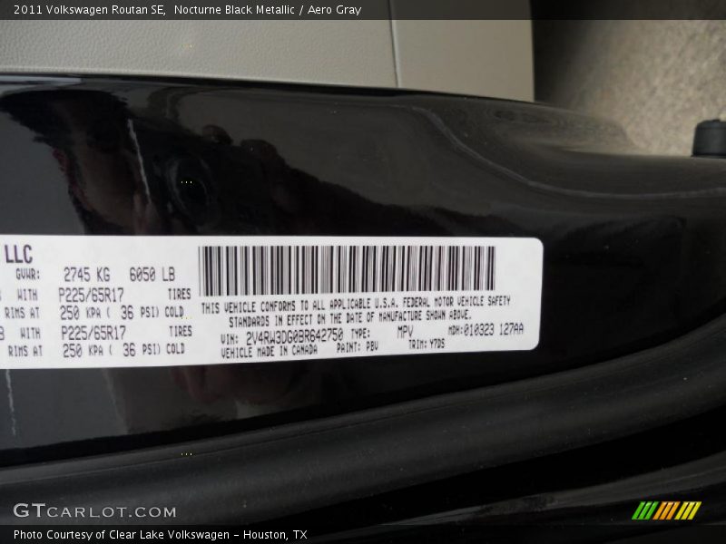 Nocturne Black Metallic / Aero Gray 2011 Volkswagen Routan SE