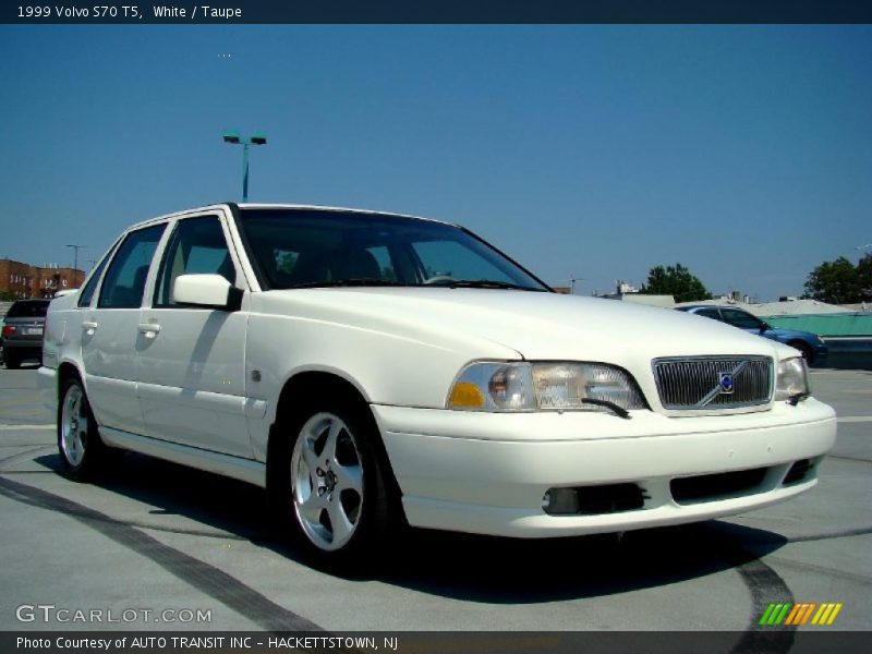White / Taupe 1999 Volvo S70 T5