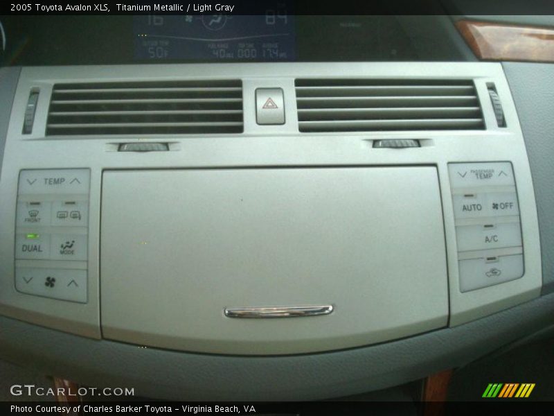 Titanium Metallic / Light Gray 2005 Toyota Avalon XLS
