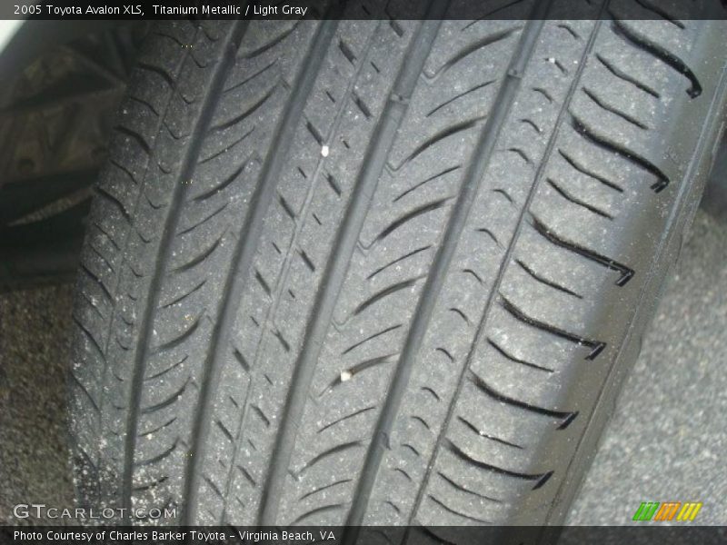 Titanium Metallic / Light Gray 2005 Toyota Avalon XLS