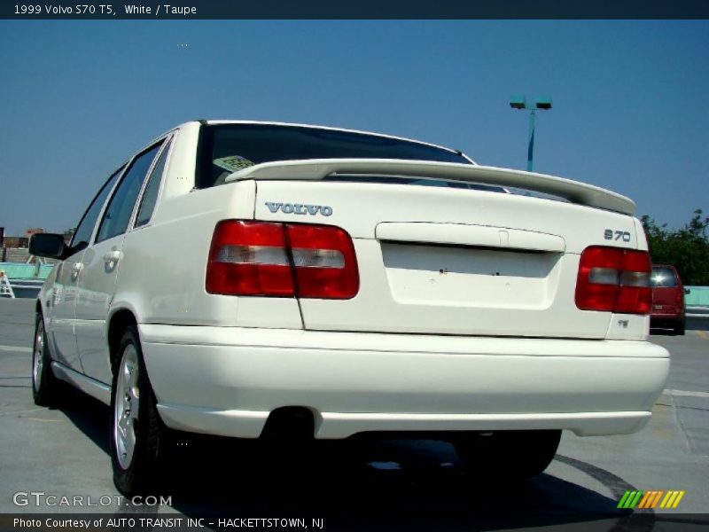 White / Taupe 1999 Volvo S70 T5