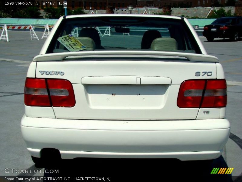 White / Taupe 1999 Volvo S70 T5