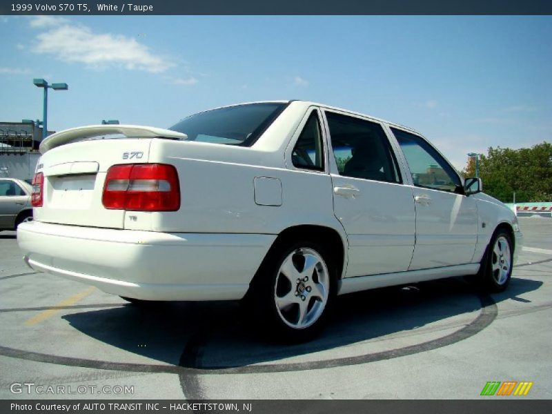 White / Taupe 1999 Volvo S70 T5