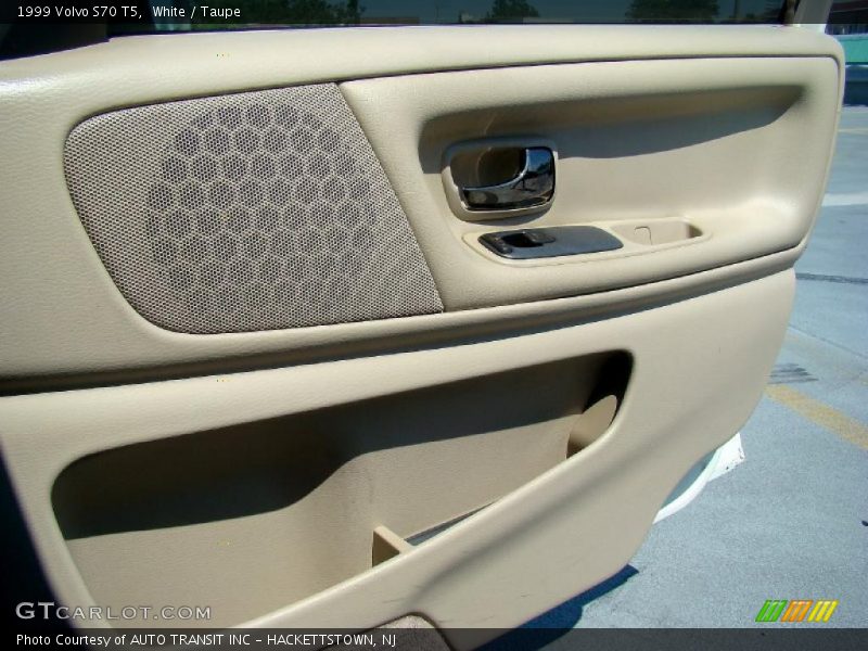 White / Taupe 1999 Volvo S70 T5