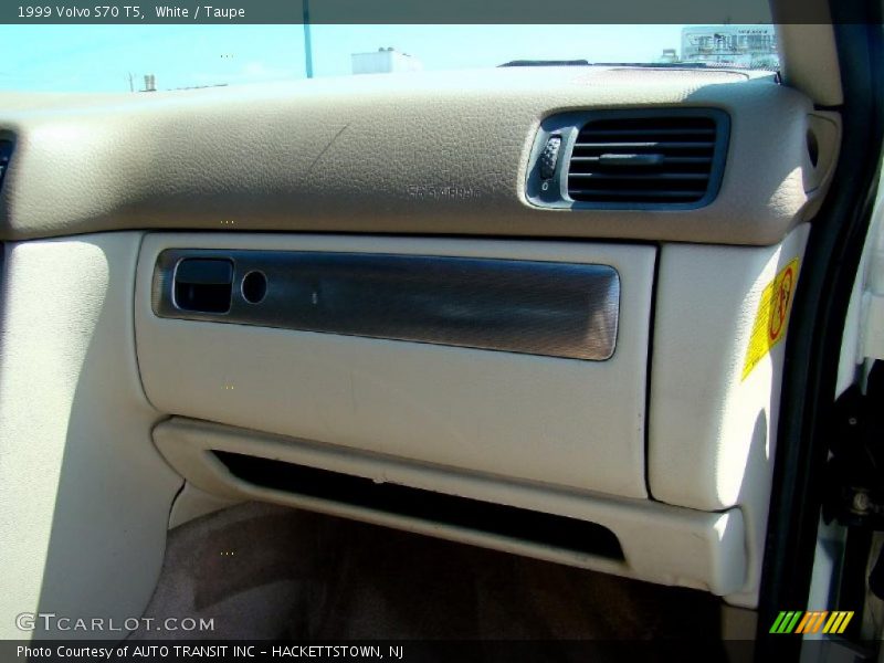 White / Taupe 1999 Volvo S70 T5