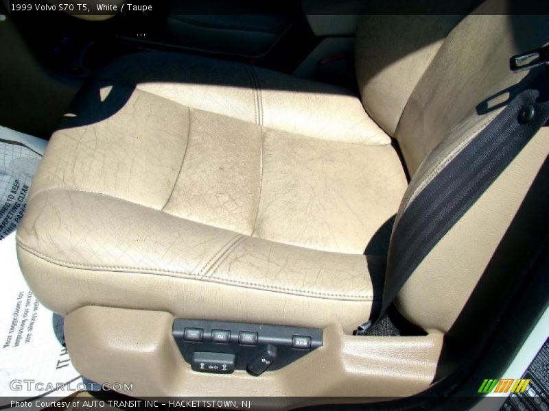 White / Taupe 1999 Volvo S70 T5