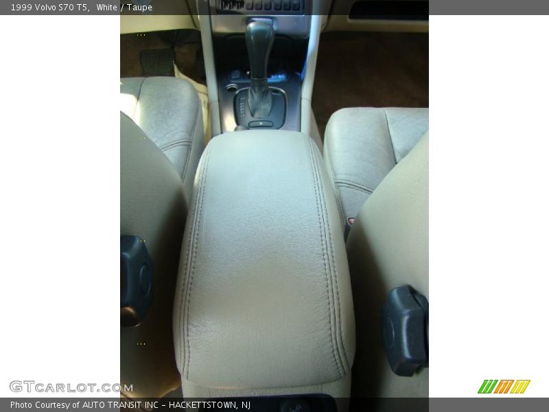 White / Taupe 1999 Volvo S70 T5