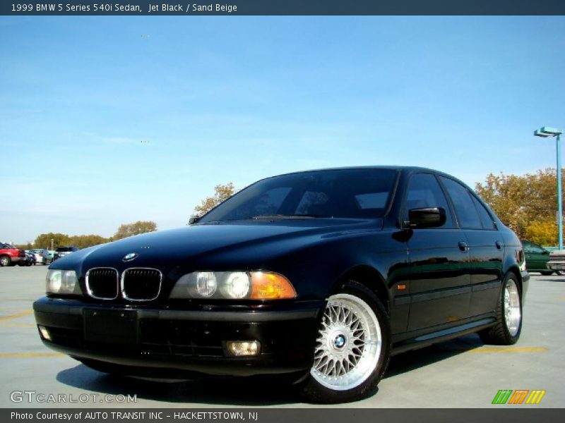 Front 3/4 View of 1999 5 Series 540i Sedan