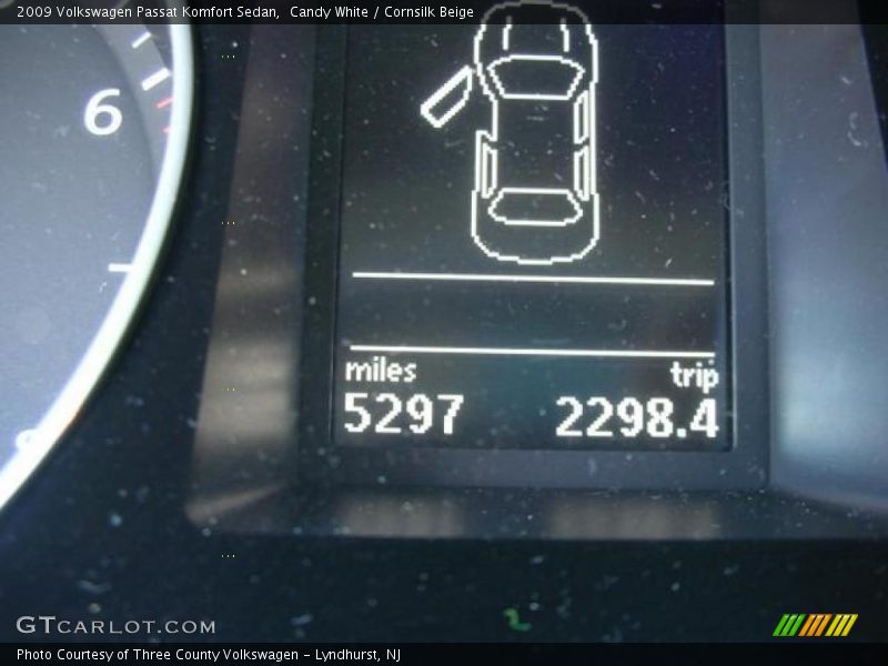 Candy White / Cornsilk Beige 2009 Volkswagen Passat Komfort Sedan