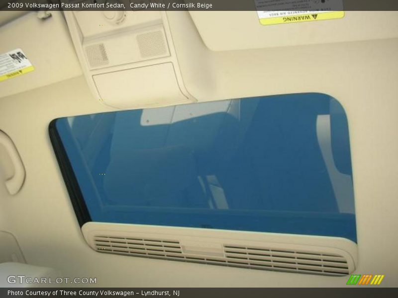 Candy White / Cornsilk Beige 2009 Volkswagen Passat Komfort Sedan
