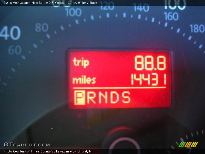 Candy White / Black 2010 Volkswagen New Beetle 2.5 Coupe