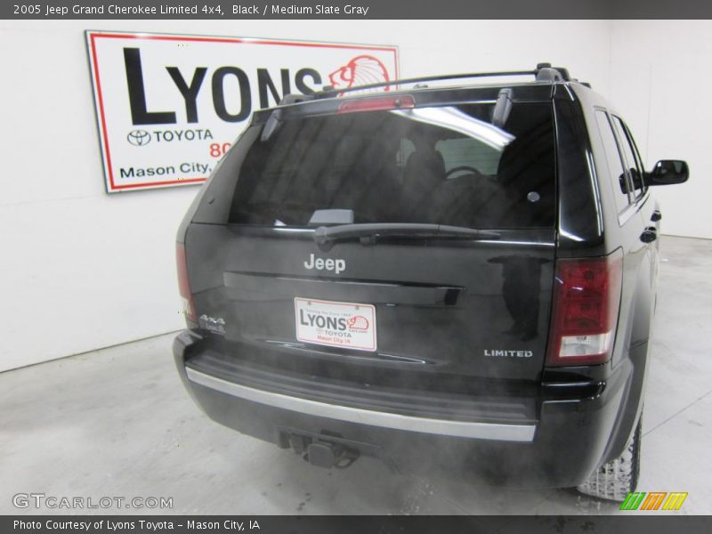 Black / Medium Slate Gray 2005 Jeep Grand Cherokee Limited 4x4