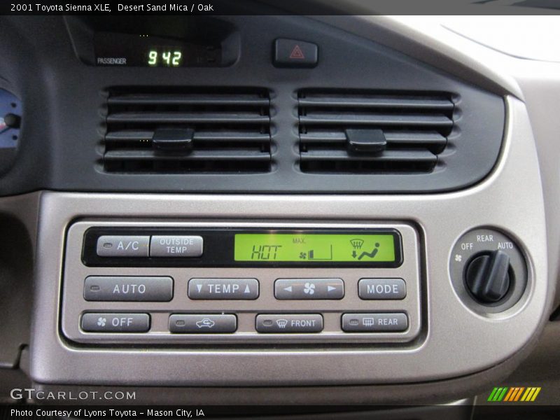Desert Sand Mica / Oak 2001 Toyota Sienna XLE