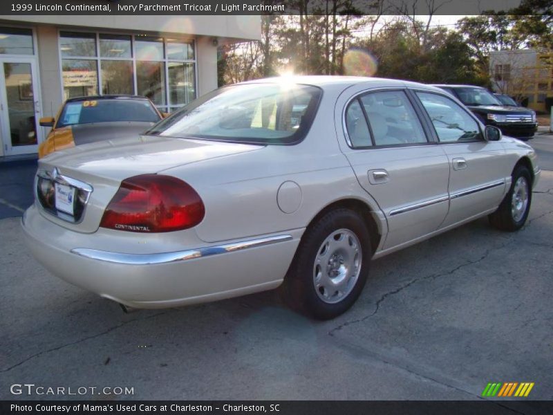 Ivory Parchment Tricoat / Light Parchment 1999 Lincoln Continental