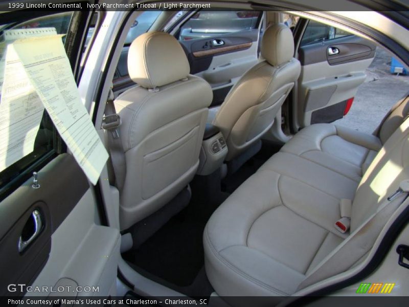 Ivory Parchment Tricoat / Light Parchment 1999 Lincoln Continental
