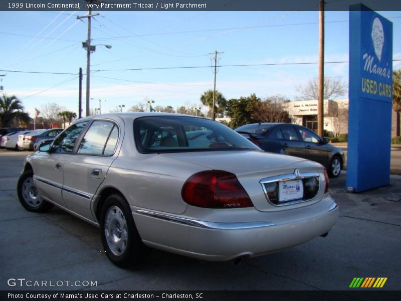 Ivory Parchment Tricoat / Light Parchment 1999 Lincoln Continental