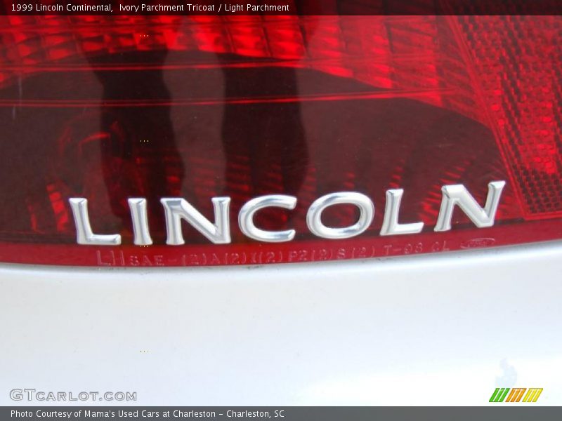 Ivory Parchment Tricoat / Light Parchment 1999 Lincoln Continental