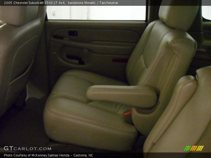 Sandstone Metallic / Tan/Neutral 2005 Chevrolet Suburban 1500 LT 4x4