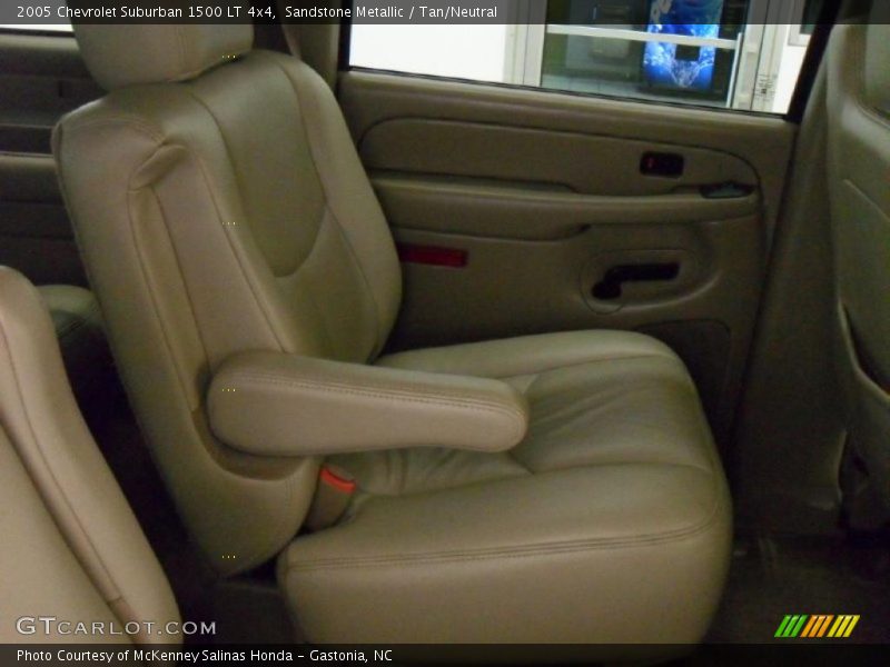 Sandstone Metallic / Tan/Neutral 2005 Chevrolet Suburban 1500 LT 4x4