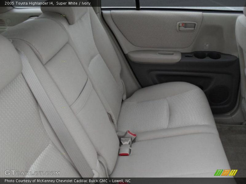 Super White / Ivory 2005 Toyota Highlander I4