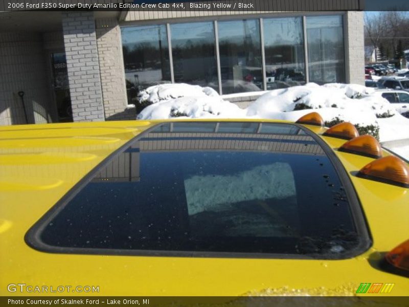 Sunroof of 2006 F350 Super Duty Amarillo Edition Crew Cab 4x4