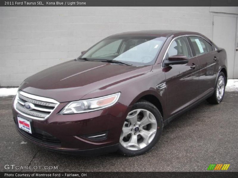 Front 3/4 View of 2011 Taurus SEL