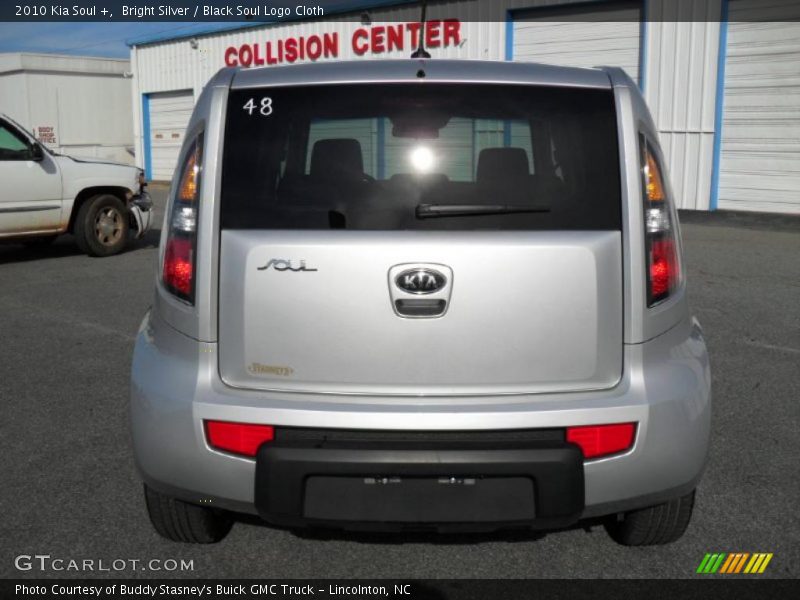 Bright Silver / Black Soul Logo Cloth 2010 Kia Soul +