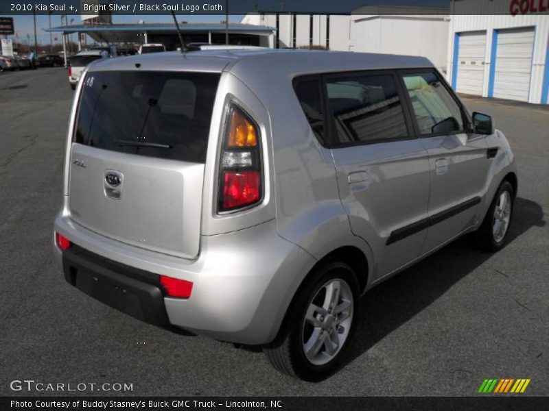 Bright Silver / Black Soul Logo Cloth 2010 Kia Soul +