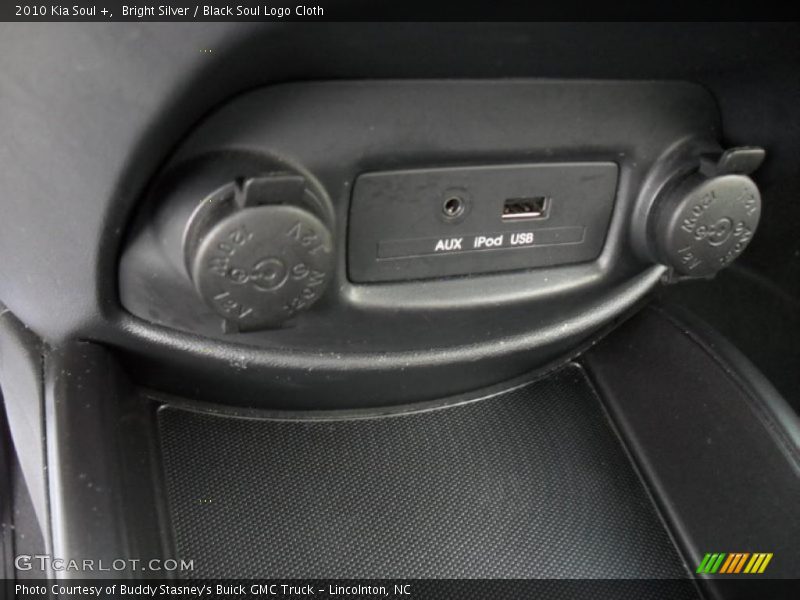 Bright Silver / Black Soul Logo Cloth 2010 Kia Soul +