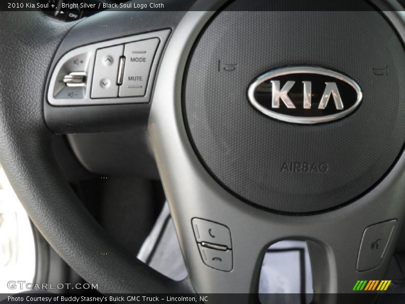 Bright Silver / Black Soul Logo Cloth 2010 Kia Soul +