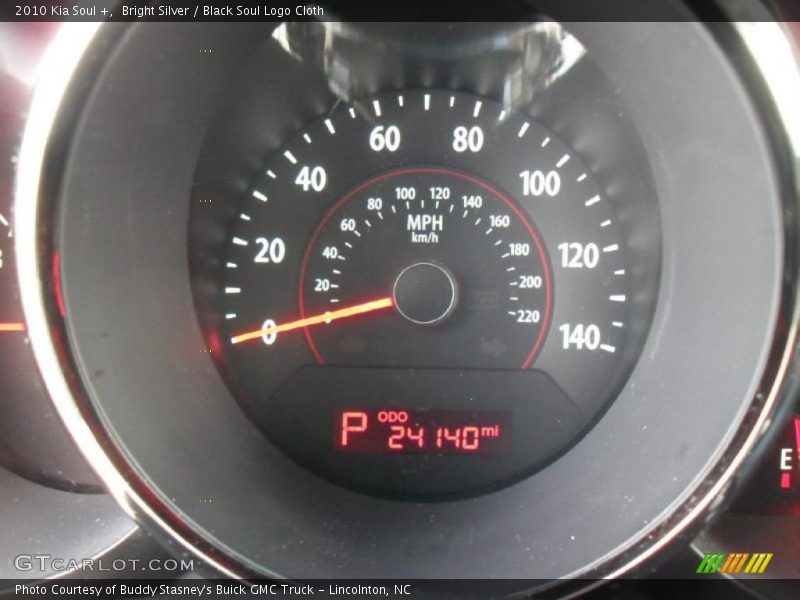 Bright Silver / Black Soul Logo Cloth 2010 Kia Soul +