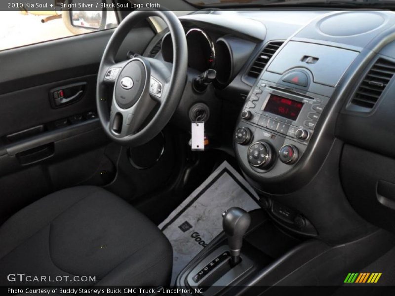 Bright Silver / Black Soul Logo Cloth 2010 Kia Soul +