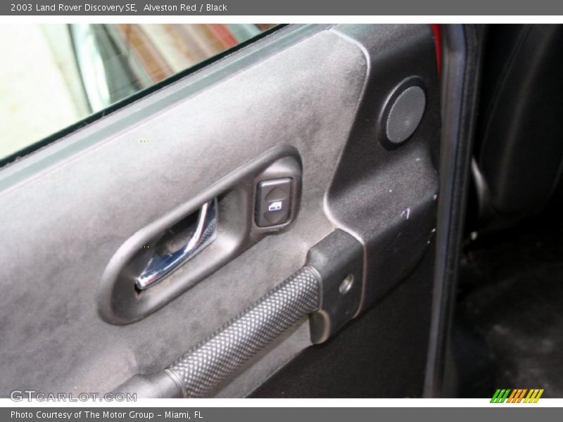 Alveston Red / Black 2003 Land Rover Discovery SE