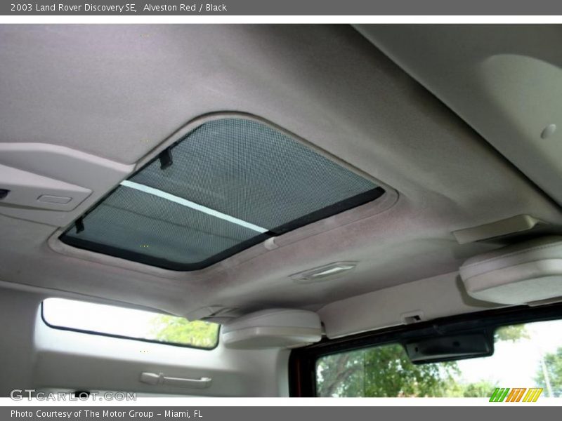 Alveston Red / Black 2003 Land Rover Discovery SE