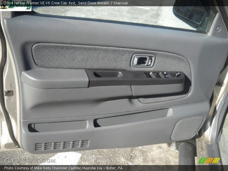 Sand Dune Metallic / Charcoal 2004 Nissan Frontier XE V6 Crew Cab 4x4