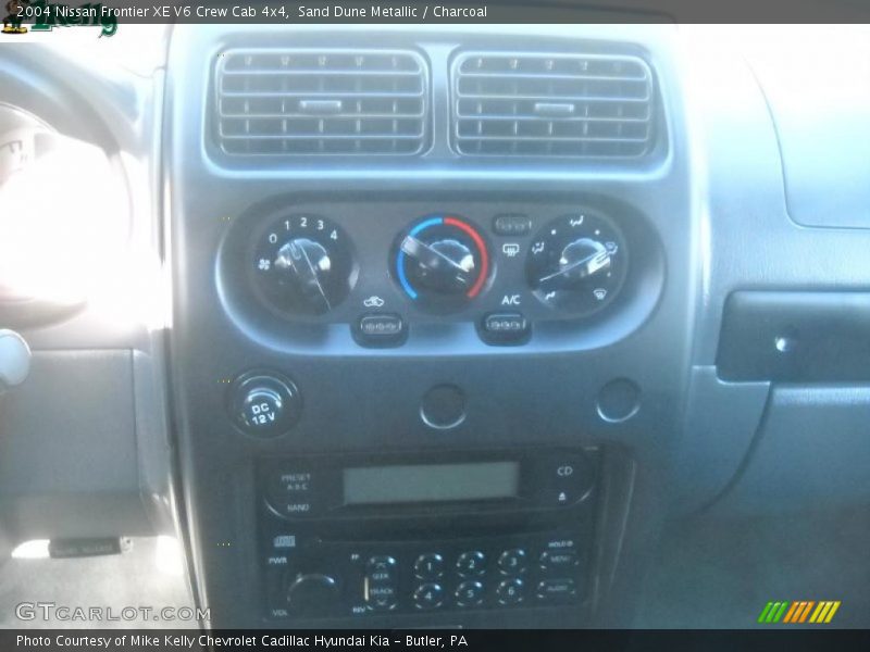 Sand Dune Metallic / Charcoal 2004 Nissan Frontier XE V6 Crew Cab 4x4