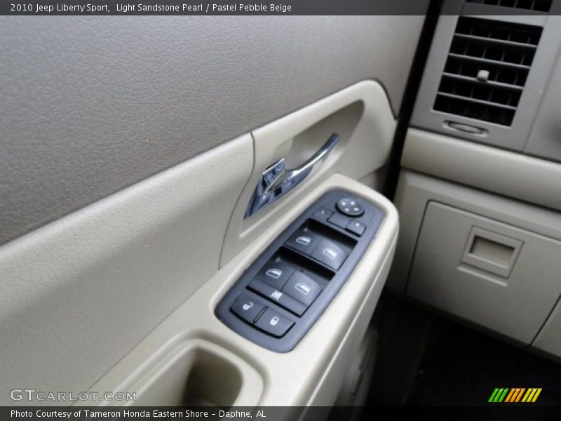 Light Sandstone Pearl / Pastel Pebble Beige 2010 Jeep Liberty Sport