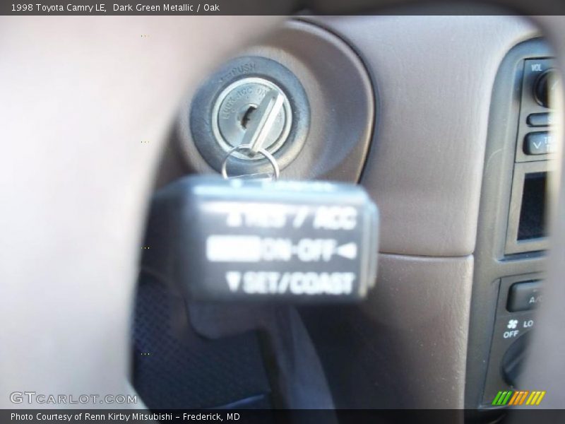 Dark Green Metallic / Oak 1998 Toyota Camry LE